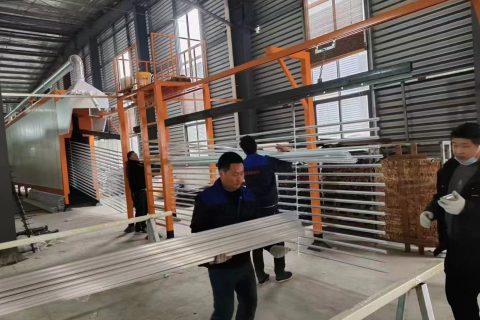 江蘇鋁材噴涂設備安裝調試進行時，精準工藝打造行業標桿品質！